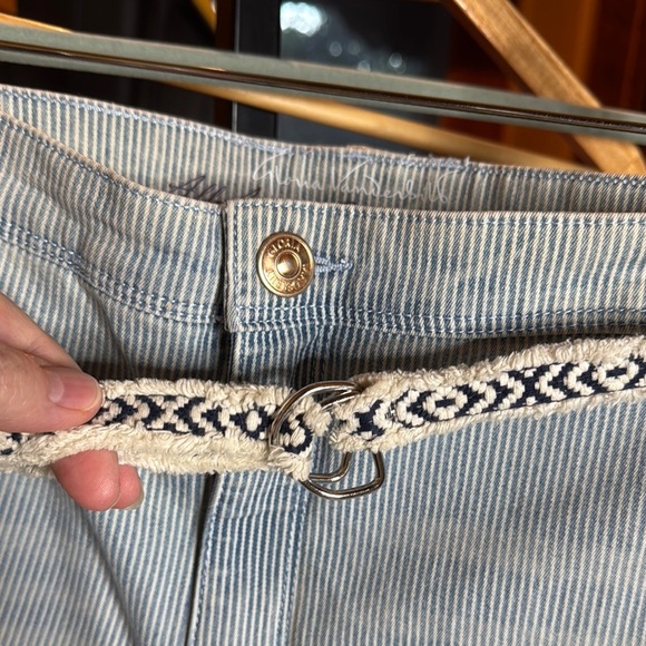 NWT Gloria Vanderbilt Sunwashed Light Blue Stripe Denim Shorts w/ Belt Size 20W - Picture 4 of 9